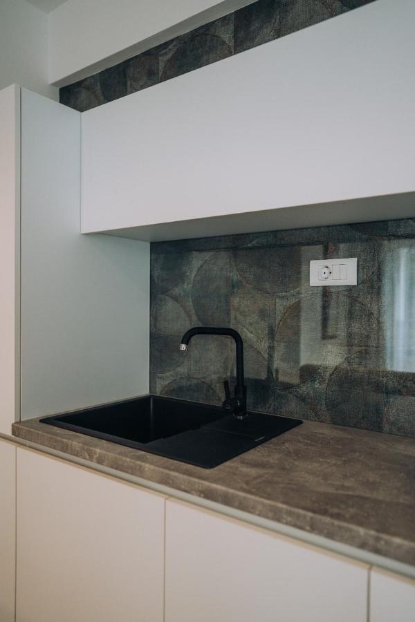 Central Apartment Chunarot Ohri Dış mekan fotoğraf