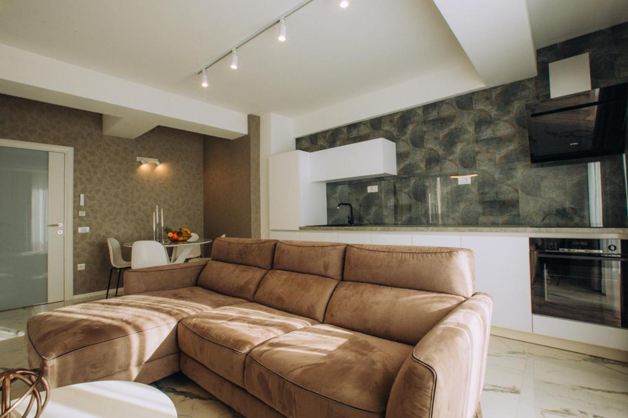 Central Apartment Chunarot Ohri Dış mekan fotoğraf