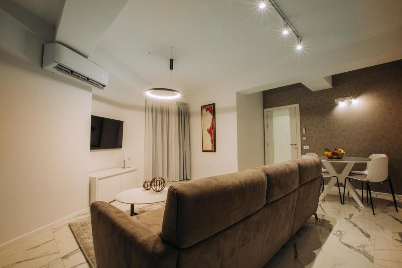 Central Apartment Chunarot Ohri Dış mekan fotoğraf