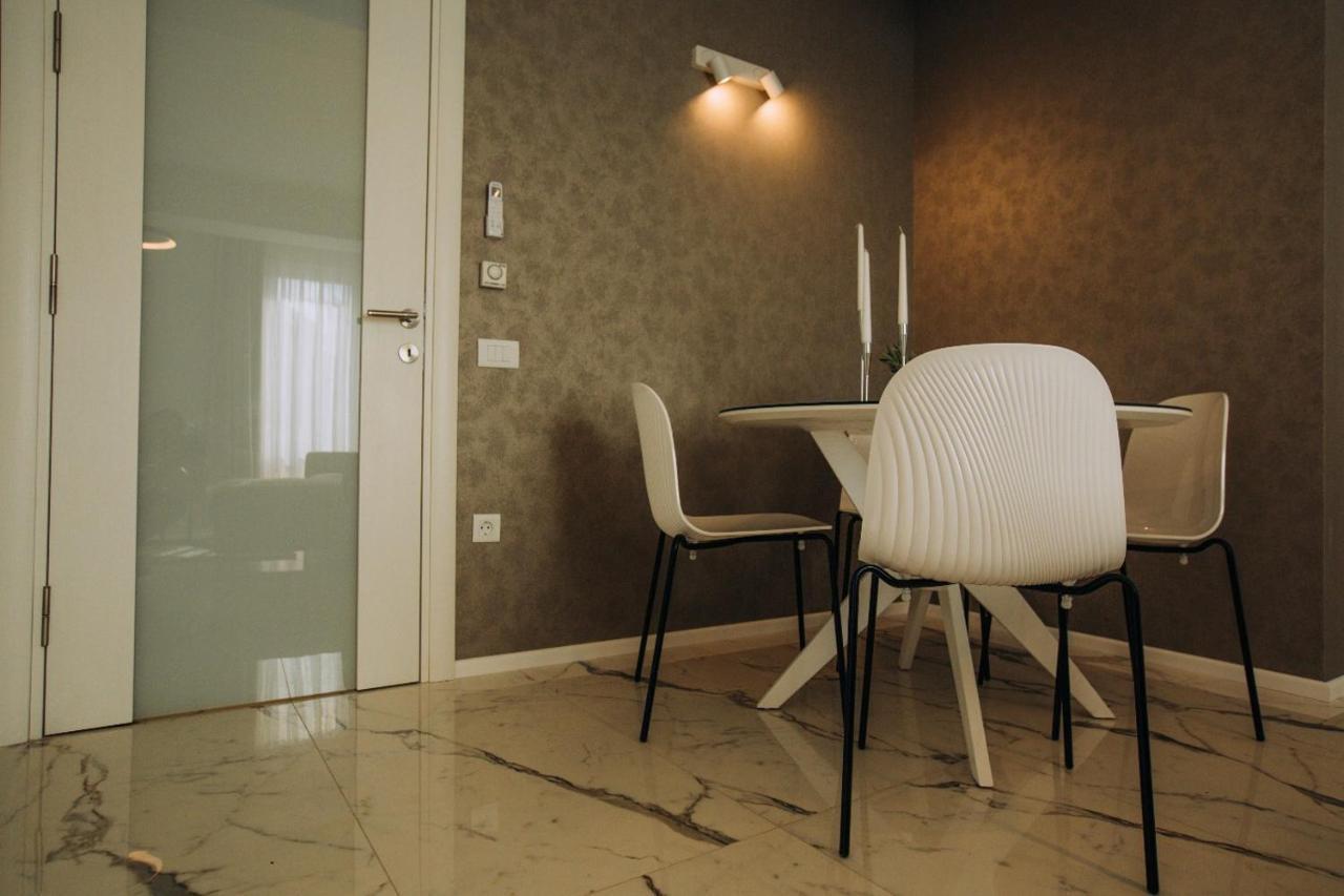 Central Apartment Chunarot Ohri Dış mekan fotoğraf